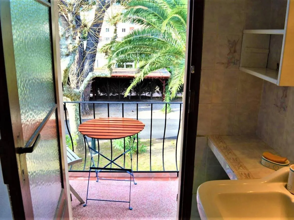 Appartement 2 Pieces Avec Terrasse, Proche Plage Et Centre-Ville A Cavalaire-Sur-Mer, Parking Inclus - Fr-1-226B-19 아파트